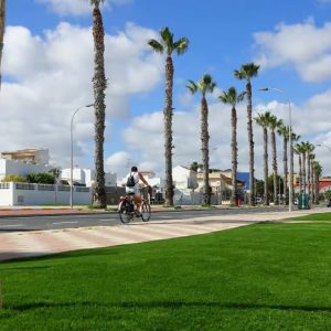 چمن مصنوعی در فضای سبز شهری