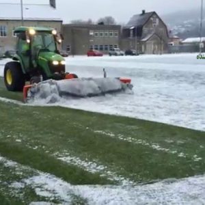 چمن مصنوعی در زمستان